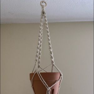 Macrame plant hanger